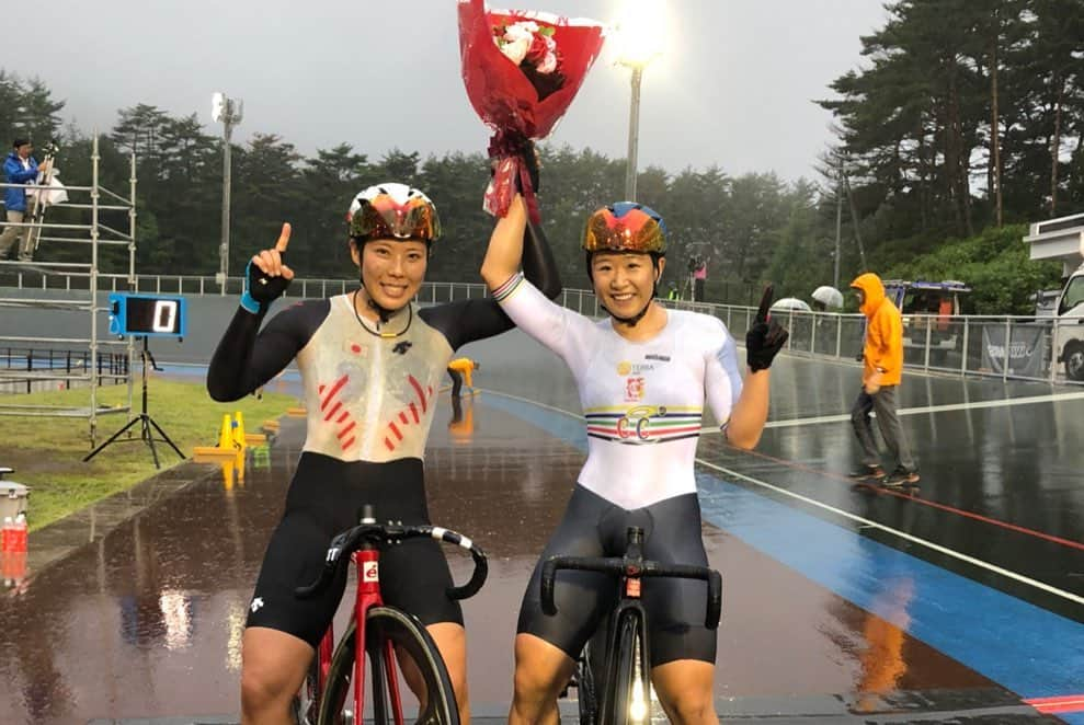 梶原悠未さんのインスタグラム写真 - (梶原悠未Instagram)「‪☔️🥇 JICF International Track Cup UCI  Class2 #国際トラック . ‪女子マディソン 優勝🥇‬ . ‪一緒に走ってくださったペアの妃智さん、サポート、応援ありがとうございました😊‬ . ‪📸Photo by高木康男 さん‬ . ‪#ソルテラグループ‬ ‪#BRIDGESTONE‬ ‪#FELT‬ ‪#maviccycling ‬ ‪#BIORACER‬ ‪#OGKkabuto‬ ‪#JUCOLA‬ ‪#CRAFT‬ ‪#CWXワコール‬」7月15日 10時12分 - yumi_kajihara