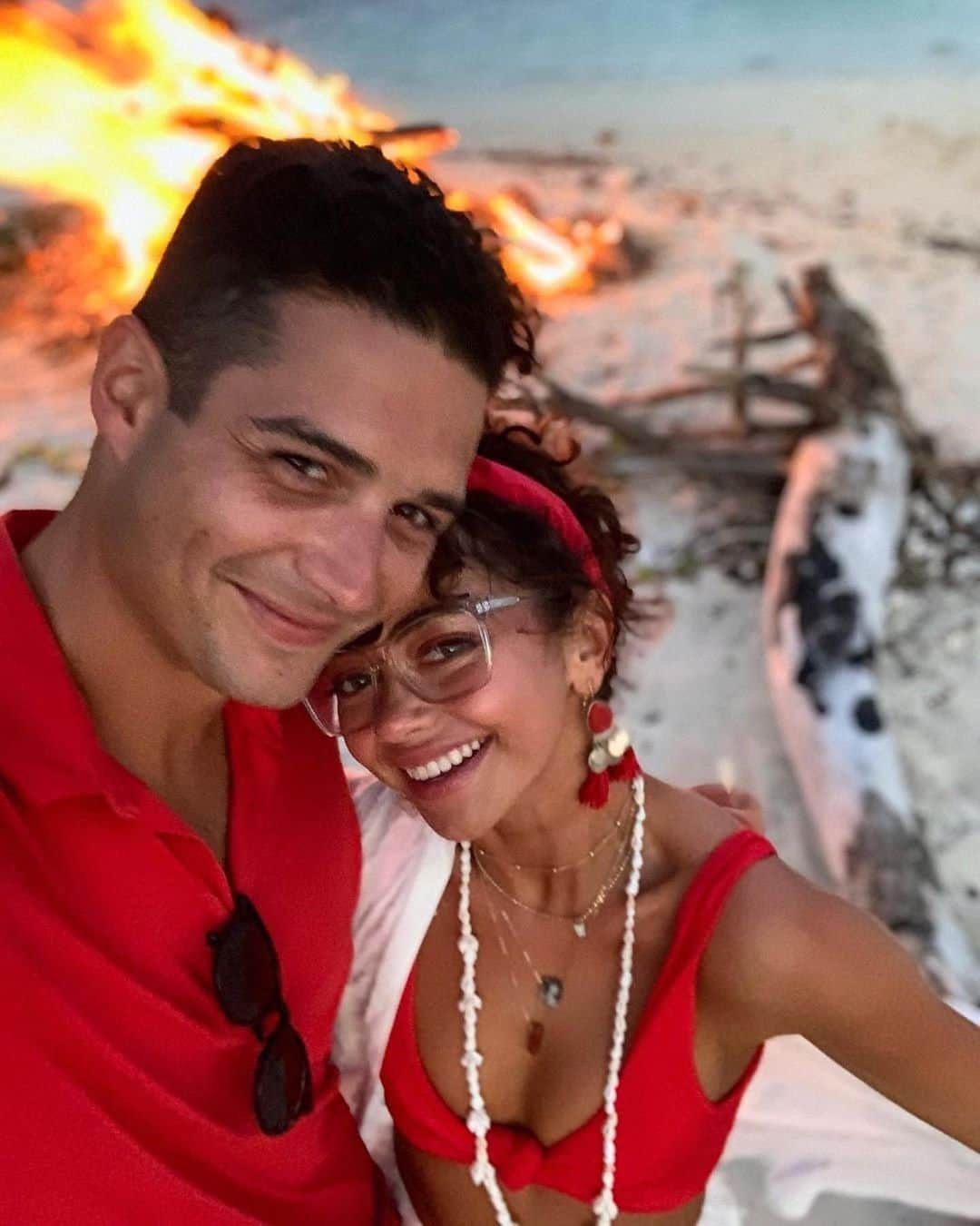 People Magazineさんのインスタグラム写真 - (People MagazineInstagram)「We have heart eyes for Sarah Hyland and Wells Adams. 😍 | #Regram @sarahhyland, @wellsadams」7月15日 10時27分 - people