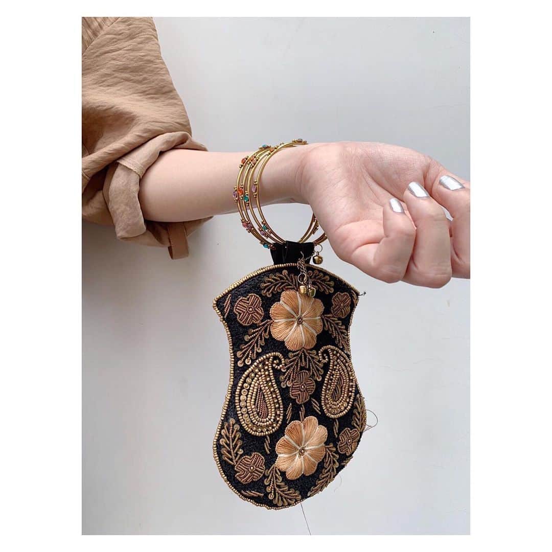 SHENERYさんのインスタグラム写真 - (SHENERYInstagram)「ㅤㅤㅤㅤㅤㅤㅤㅤㅤㅤㅤㅤ coming soon... ㅤㅤㅤㅤㅤㅤㅤㅤㅤㅤㅤㅤ neQuittezpas ・BEADS EMB RING BAG color:brown price:¥7,000+tax (7月下旬頃入荷予定) ㅤㅤㅤㅤㅤㅤㅤㅤㅤ #SHENERY_official#シーナリー #2019AW#SHENERY2019AW」7月15日 21時16分 - shenery_official