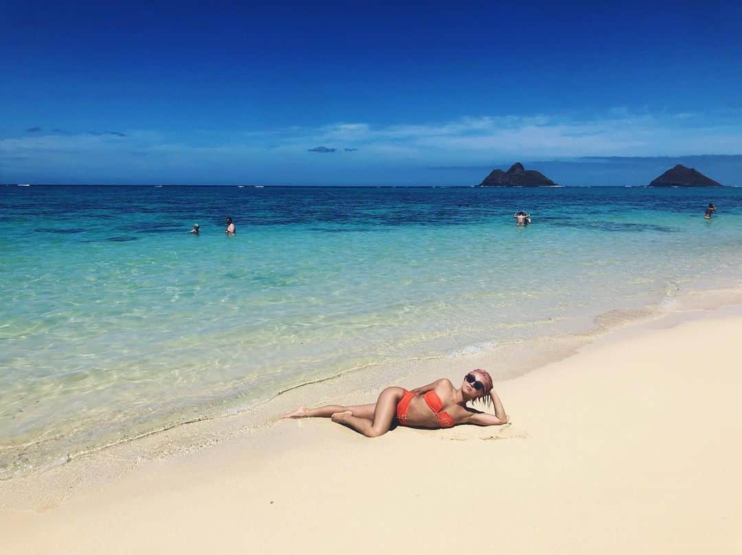 Nazukiのインスタグラム：「2019.7.15 海の日🏝  海行く予定だったけど、天気悪くて行けなかったから、ハワイの写真見て、海に行った気分になる😅😭 早く海やプール行きたい😆😆 #summer #hawaii #hawaiitrip  #lanikaibeach #beach  #hawaiivacation #海の日 #ハワイ」