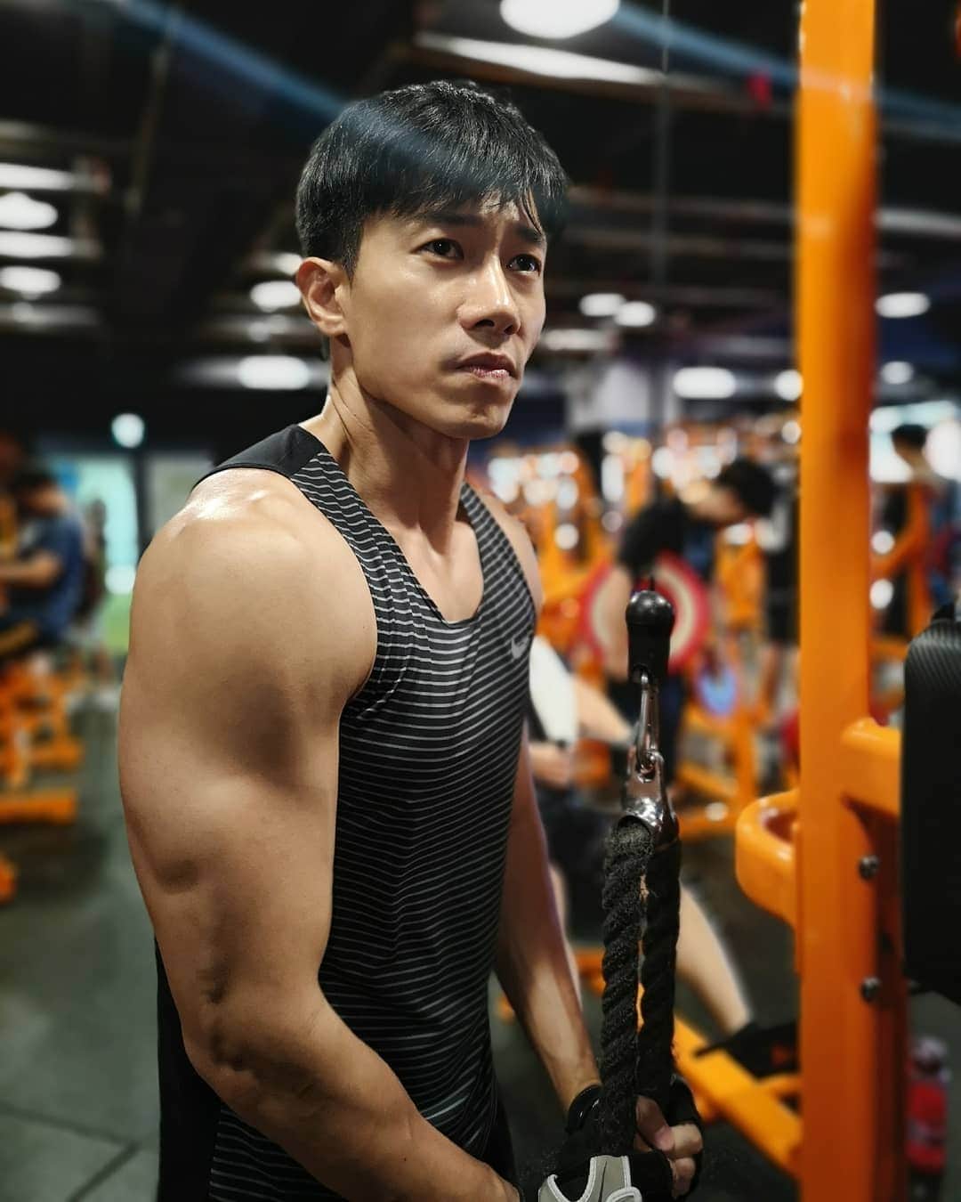 デスモンド・タンのインスタグラム：「The road to success is always under construction! 🏗 Let's break it, mold it & build it! Don't give up, my friends! Keep it going and soldier on!  P.S. 来个《卫国先锋2》，你说好吗?  Let's have Sergeant Loke back for a sequel, shall we? 😜  #taipei #taiwan #filmingintaiwan #forhonourandglory」
