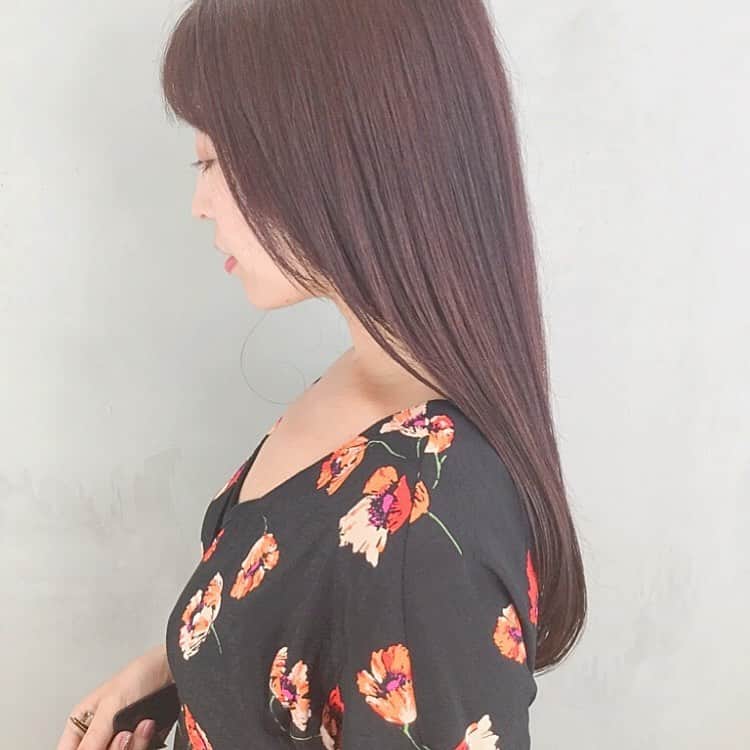 Fushimi natsukiさんのインスタグラム写真 - (Fushimi natsukiInstagram)「ちょっと前に赤にした🍎🍎 2018年のこの時期もこっち系の色にしたはず🍎  髪の毛とぅーるとぅるになってhappy！  3連休 おわったね🇮🇸 明日からまた頑張りましょぅぅぅ🇮🇸🇮🇸🇮🇸 #hair #ヘアカラー #トリートメント #ふしみへあ」7月15日 19時57分 - fusshan