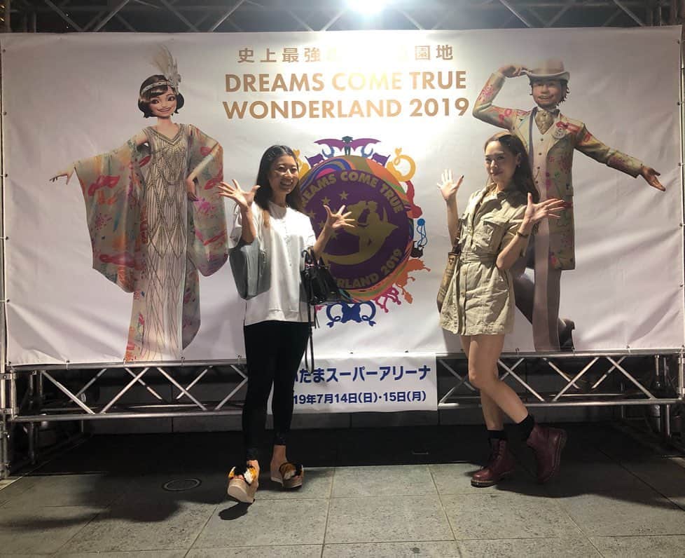 川戸沙羅のインスタグラム：「ドリカムライヴ🎤✨埼玉スーパーワンダーベイビーズになって来た🤘🏽✨ 音楽とダンスにすっっごくエネルギー貰いましたぁ💪🏽🔥 @chiharu.fit  誘ってくれてありがとう✨  黒ドリダンサーズだった時の事も思い出したなぁ😉✨ #dreamscometrue #wonderland #ドリカム #ワンダーランド #埼玉スーパーアリーナ #live #dance #music #❤️❤️❤️」