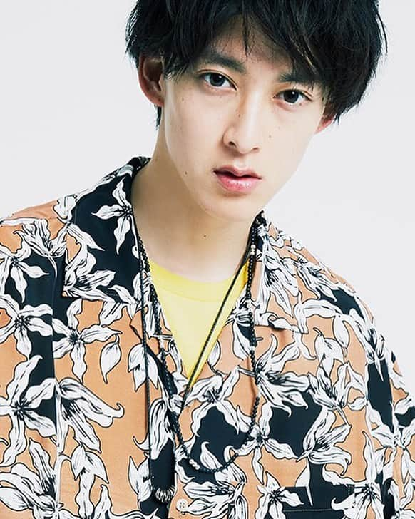 伊藤あさひさんのインスタグラム写真 - (伊藤あさひInstagram)「🧟‍♂️ 『Get New Stuff』 今回は"print shirt"。柄シャツ🌺 @nylonjapan  https://www.nylon.jp/getnewstuff/13」7月15日 20時06分 - asahi_ito_official