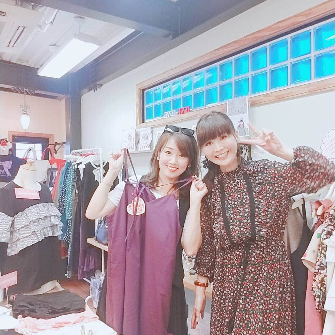 吉永愛さんのインスタグラム写真 - (吉永愛Instagram)「今日は、  @trunkhotel  でランチからの～ 😋🍴💕 @ando.masami  ちゃんのお店、 &LOVE CLOSET @andlovecloset でショッピング♥️ 4周年おめでとう～✨ @masamidesign_gujuguju  @andlove.ando  #andlove #andlovecloset #ランチ #女子会 #ファッション #4周年 #おめでとう #outfit #qvc #原宿 #ショッピング」7月15日 20時08分 - a.i.yy