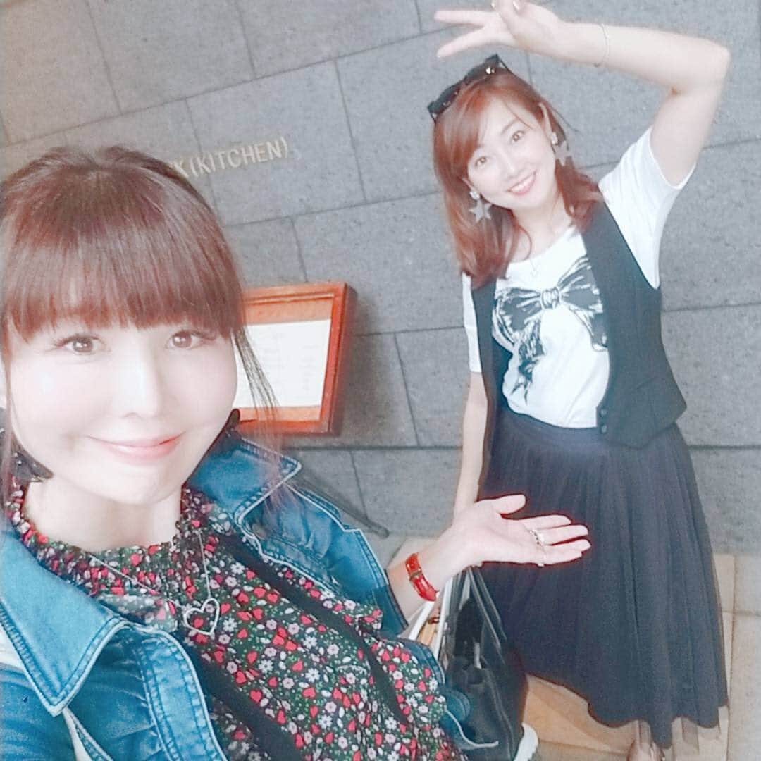 吉永愛さんのインスタグラム写真 - (吉永愛Instagram)「今日は、  @trunkhotel  でランチからの～ 😋🍴💕 @ando.masami  ちゃんのお店、 &LOVE CLOSET @andlovecloset でショッピング♥️ 4周年おめでとう～✨ @masamidesign_gujuguju  @andlove.ando  #andlove #andlovecloset #ランチ #女子会 #ファッション #4周年 #おめでとう #outfit #qvc #原宿 #ショッピング」7月15日 20時08分 - a.i.yy