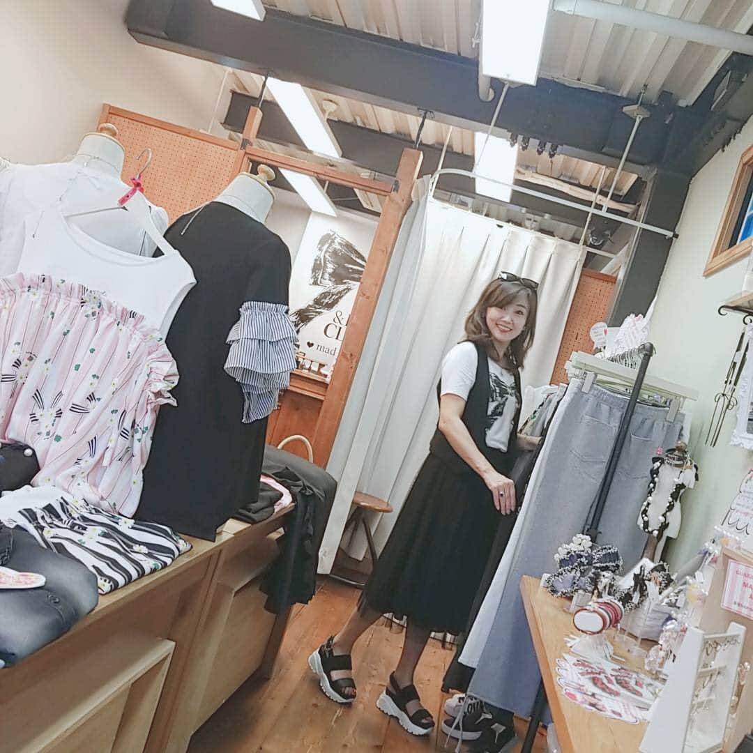 吉永愛さんのインスタグラム写真 - (吉永愛Instagram)「今日は、  @trunkhotel  でランチからの～ 😋🍴💕 @ando.masami  ちゃんのお店、 &LOVE CLOSET @andlovecloset でショッピング♥️ 4周年おめでとう～✨ @masamidesign_gujuguju  @andlove.ando  #andlove #andlovecloset #ランチ #女子会 #ファッション #4周年 #おめでとう #outfit #qvc #原宿 #ショッピング」7月15日 20時08分 - a.i.yy