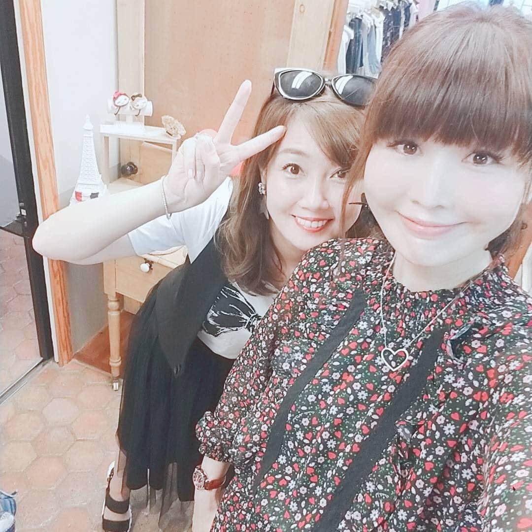 吉永愛さんのインスタグラム写真 - (吉永愛Instagram)「今日は、  @trunkhotel  でランチからの～ 😋🍴💕 @ando.masami  ちゃんのお店、 &LOVE CLOSET @andlovecloset でショッピング♥️ 4周年おめでとう～✨ @masamidesign_gujuguju  @andlove.ando  #andlove #andlovecloset #ランチ #女子会 #ファッション #4周年 #おめでとう #outfit #qvc #原宿 #ショッピング」7月15日 20時08分 - a.i.yy