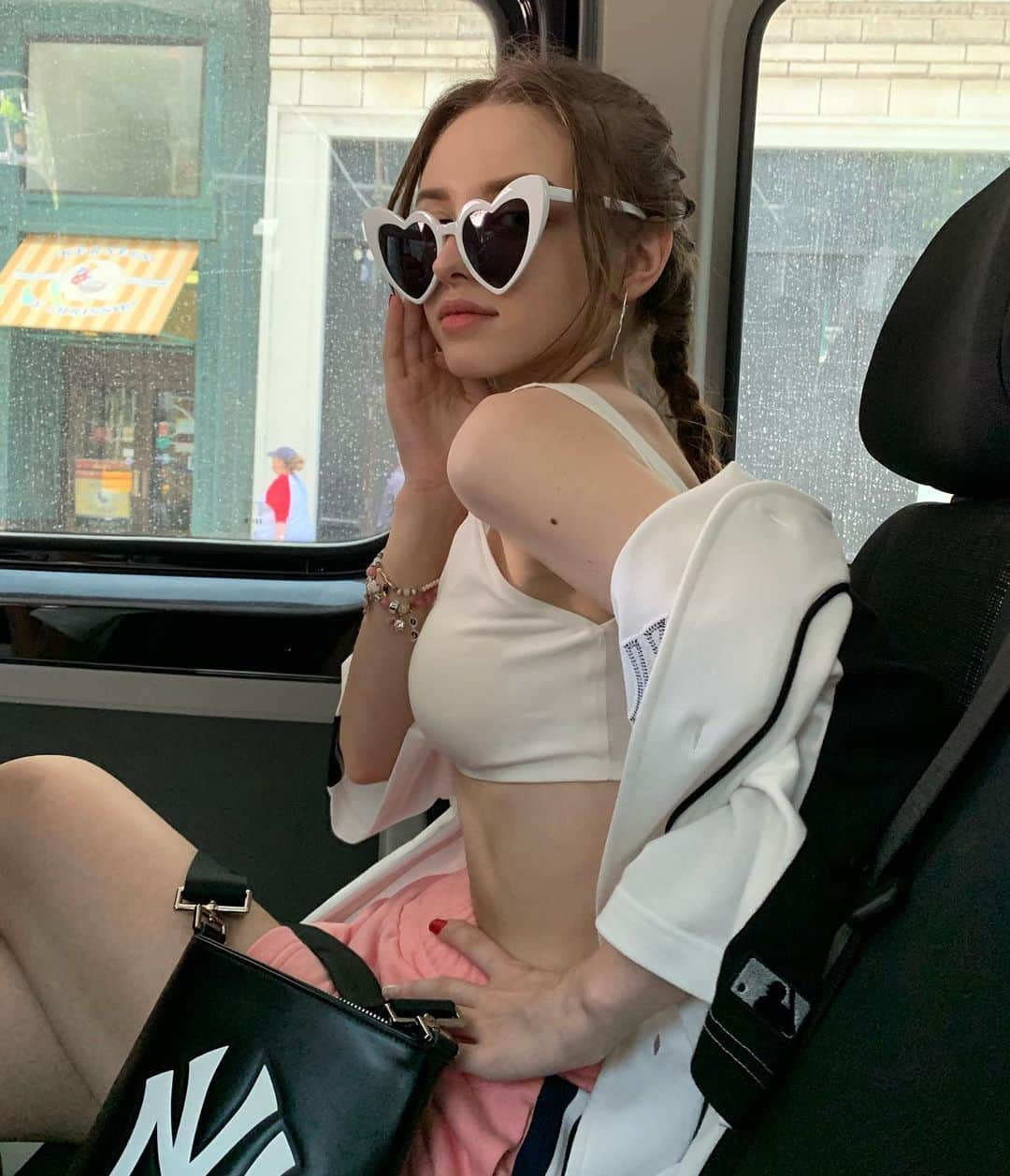 Elina 엘리나 (エリナ) さんのインスタグラム写真 - (Elina 엘리나 (エリナ) Instagram)「Omg, I love this sunglasses but it's not mine, I want it too😂👌🏻 내가 좋아하는 옷 조합에 땋은머리에 파니 썬글라스 >_<💞」7月15日 20時13分 - elina_4_22