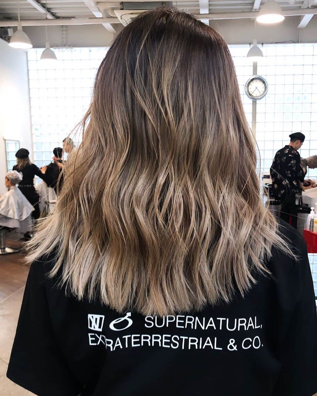 のインスタグラム：「【超リアル海外ヘアー / バレイヤージュ】 海外志向なお客様へ. #SHIMA#ハイライト#バレイライト#バレイヤージュ#海外ヘアー」