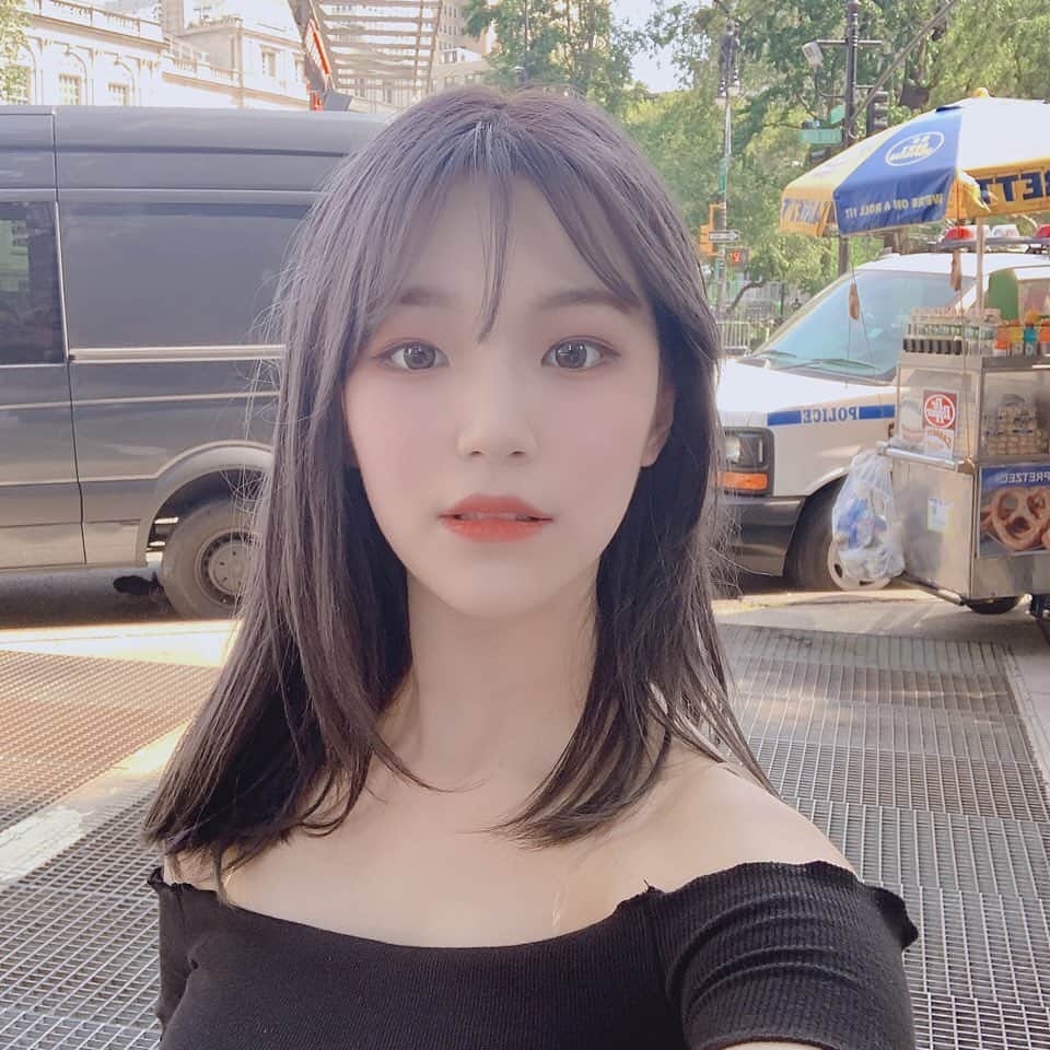 Mnetさんのインスタグラム写真 - (MnetInstagram)「⠀ In NY⭐️ ⠀ #지헌 #뉴욕 #여행 #시간」7月15日 20時26分 - officialfromis_9