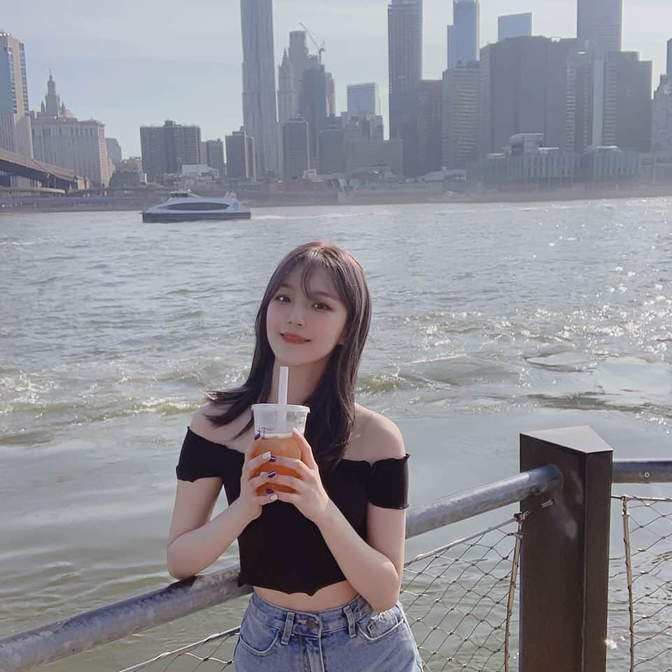 Mnetさんのインスタグラム写真 - (MnetInstagram)「⠀ In NY⭐️ ⠀ #지헌 #뉴욕 #여행 #시간」7月15日 20時26分 - officialfromis_9