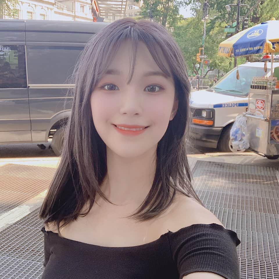 Mnetさんのインスタグラム写真 - (MnetInstagram)「⠀ In NY⭐️ ⠀ #지헌 #뉴욕 #여행 #시간」7月15日 20時26分 - officialfromis_9