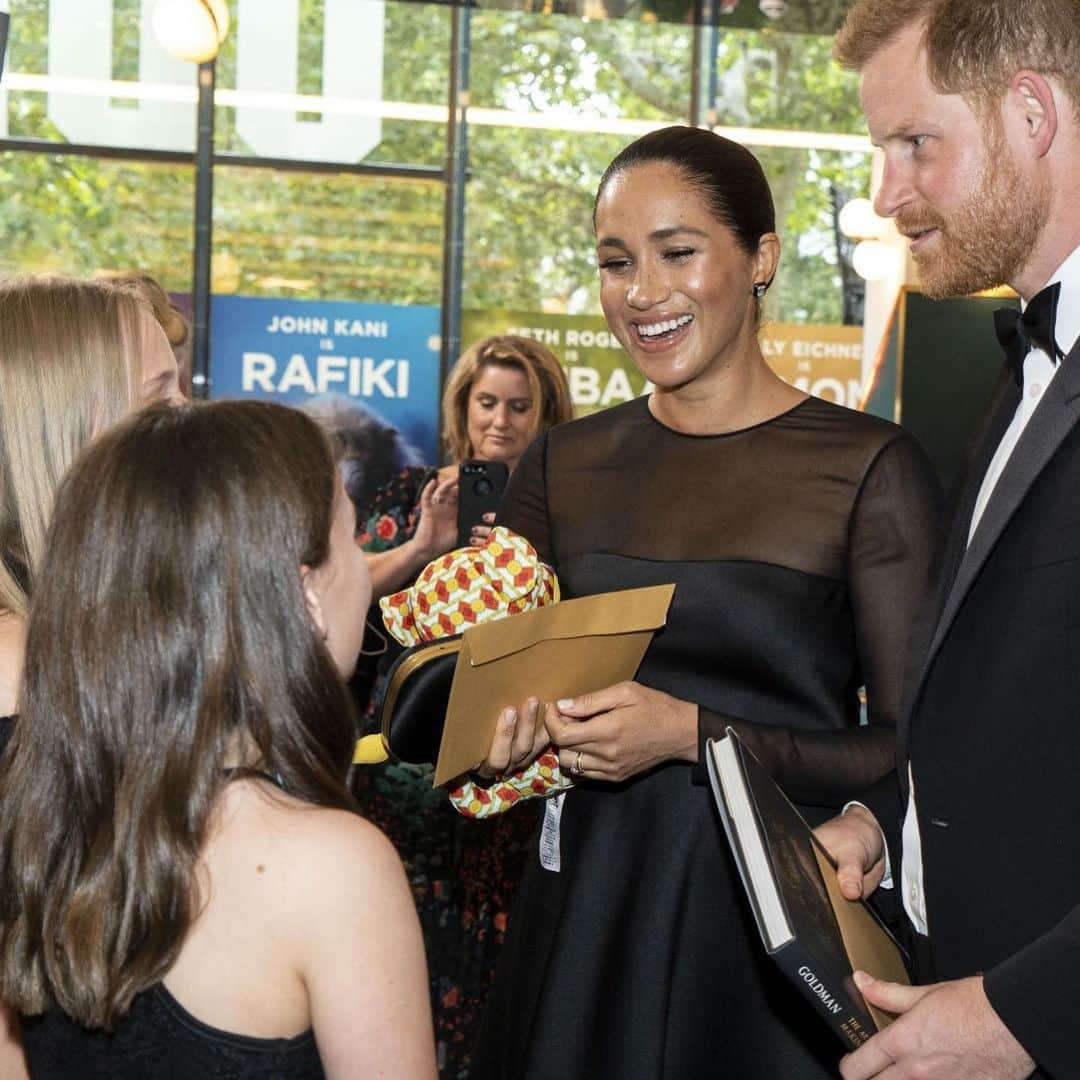 ロイヤル・ファミリーさんのインスタグラム写真 - (ロイヤル・ファミリーInstagram)「The Duke & Duchess of Sussex have attended the European Premiere of The Lion King film.  It was held in support of The Duke's conservation work. His Royal Highness has taken a deep interest in frontline conservation projects that work to protect Africa's natural heritage.  During The Lion King event Their Royal Highnesses met supporters of @africanparksnetwork, of which The Duke is President.  They also met young children who were invited to the event and the cast of the film, including Beyoncé, and Sir Elton John who wrote the original score.  Find out more about Their Royal Highnesses commitment to advancing conservation efforts @sussexroyal」7月15日 20時31分 - theroyalfamily