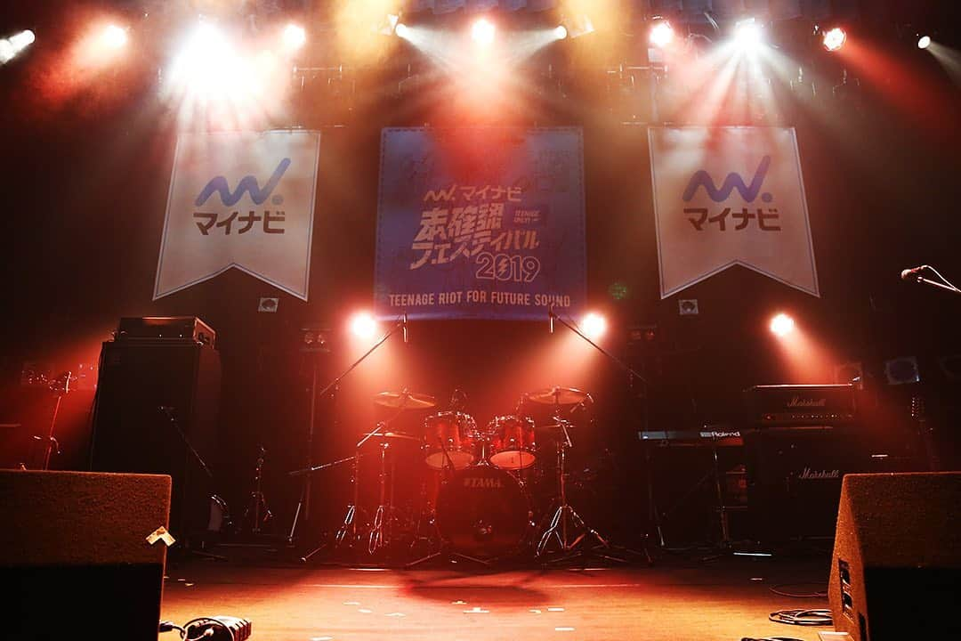 未確認フェスティバルのインスタグラム：「マイナビ未確認フェスティバル2019🎸﻿ LIVEステージ名古屋大会✨終演🏁﻿ ﻿ この場所にいた全員が全力‼️未確認な才能がこの日も大爆発💣💥﻿ 大阪大会に引き続き名古屋大会も大成功で終えることができました✨✨﻿ ﻿ 8組の10代アーティスト、ゲストアーティストの【 緑黄色社会 】先生。﻿ 会場に足を運んでくれたみんな。﻿ このInstagramで熱気を共有してくれたみんな。﻿ みんなのおかげで、ここ名古屋でも、未確認な何かをたくさん確認させてもらいました‼️﻿ 本当にありがとうございました🙇🏻‍♀️🙇‍♂️✨﻿ ﻿ ⬇️東京大会2DAYSの詳細はこちら⬇️﻿ 7月20・21日（土・日）﻿ 渋谷 duo MUSIC EXCHANGE﻿ 開場 14:30 開演 15:00﻿ ﻿ まだ"未確認"な10代アーティストに加え、﻿﻿ ゲストアーティストとして20日は【 SILENT SIREN 】先生❤️﻿﻿ そして21日は【 ナナヲアカリ 】先生が登場🎸﻿﻿ 楽しみに待っていてくれ✨﻿﻿ ﻿ ﻿ #今夜は名古屋から生放送 ﻿ #ラジオの中の学校﻿﻿ #未来のカギを握る学校﻿﻿ #SCHOOLOFLOCK﻿ #マイナビ未確認フェスティバル2019﻿  #未確認 #ライブステージ #緑黄色社会 #BOTTOMLINE #夏フェス﻿  #音楽 #10代アーティスト#名古屋﻿  #nagoya」