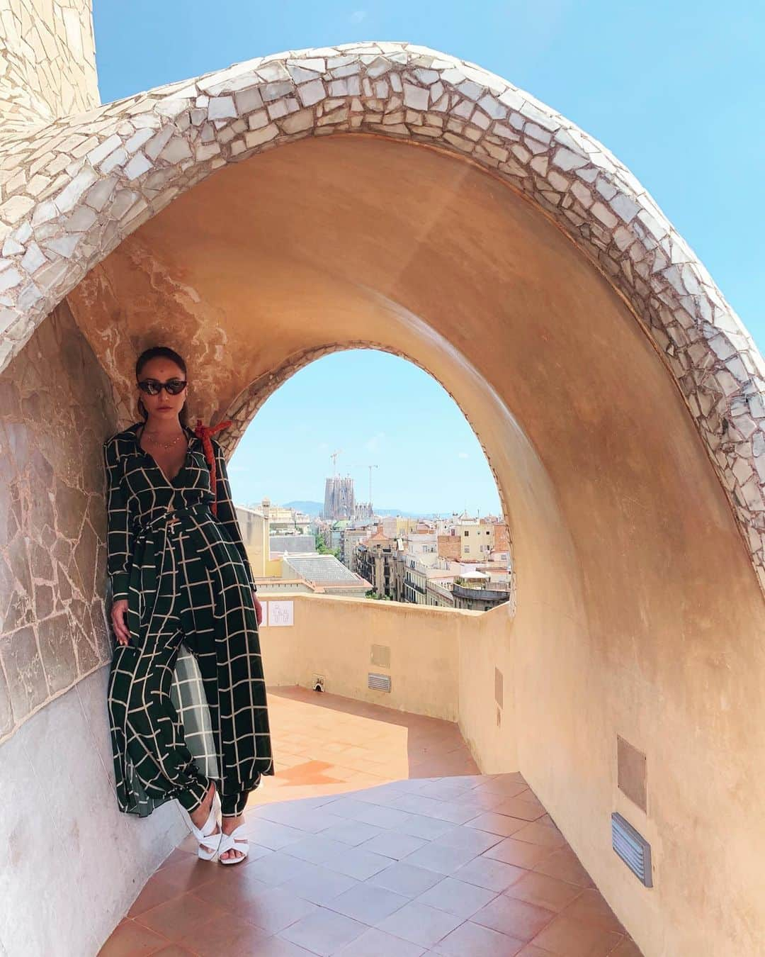 サブリナ・サトウさんのインスタグラム写真 - (サブリナ・サトウInstagram)「Buenos dias! Estoy enamorada por @lapedrera_barcelona ❤️#ferias #familia #gaudi #catalunyaexperience #lapedrera #Barcelona」7月15日 20時43分 - sabrinasato