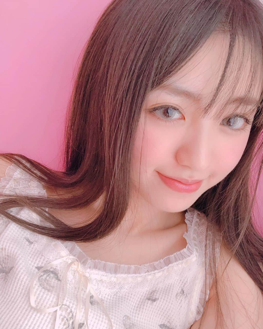 香音さんのインスタグラム写真 - (香音Instagram)「海外ガールになりたかった日🤫💕 . . . いつもと違うけど、どですか🙈？ #kuzoo」7月15日 20時54分 - kanon420_official