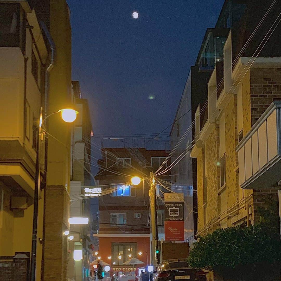 ソアさんのインスタグラム写真 - (ソアInstagram)「밤이 좋은이유 #달」7月15日 21時04分 - seoa_p