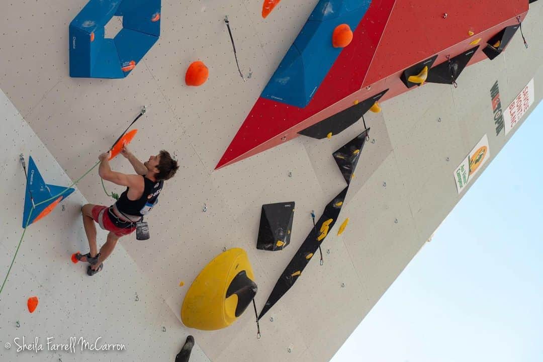 ヤン・ホイヤーのインスタグラム：「Climbing in Chamonix semifinals was as unexpected as fun! This year I focused more on bouldering and speed climbing and less on endurance training. But I somehow felt good on a rope anyways. Good enough for a 14. place at a Lead World Cup 😅 And if my maths is correct, I’m already qualified for the Olympic selection comp in Toulouse 😎 @madrockclimbing  @mammut_swiss1862 📷 @sheila_mcc」