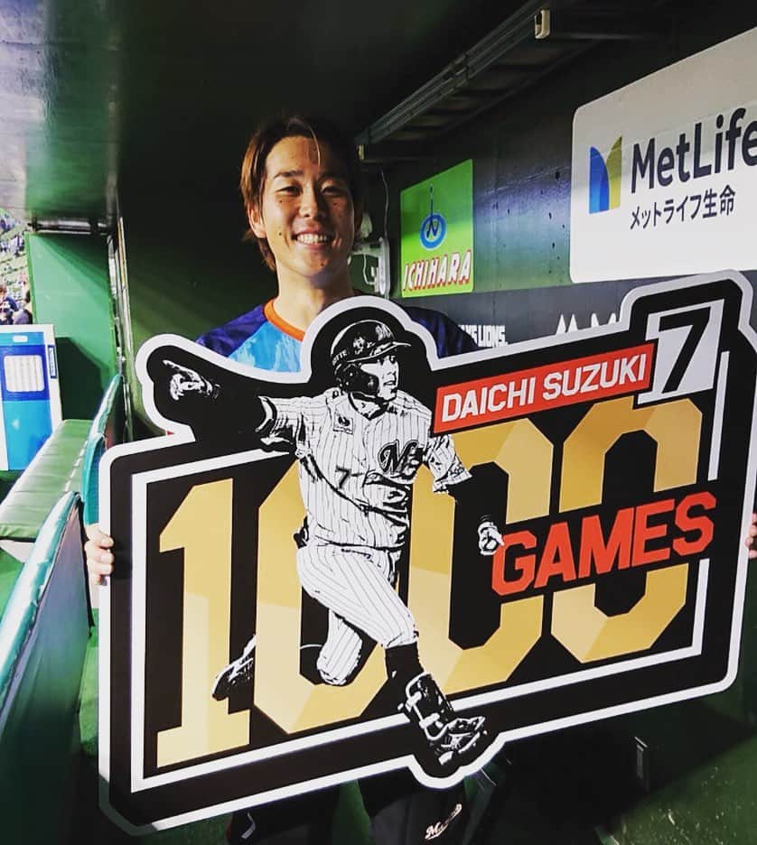 鈴木大地のインスタグラム：「1000試合出場を達成することができました✨ 2012年6月2日に代走で初出場でした❗️ とにかく緊張したのを覚えてます😁 いろいろなことがありましたがここまで来れたのも、両親、家族、これまで出会ってきた監督、コーチ、スタッフ、選手、そしてファンの皆様の支えがあったからです✨ 本当に感謝しています❗️ いつまでも初出場のときのあの気持ちを常に忘れずにこれからまた1つ1つ頑張っていきたいと思います✨ これからもよろしくお願いします❗️」