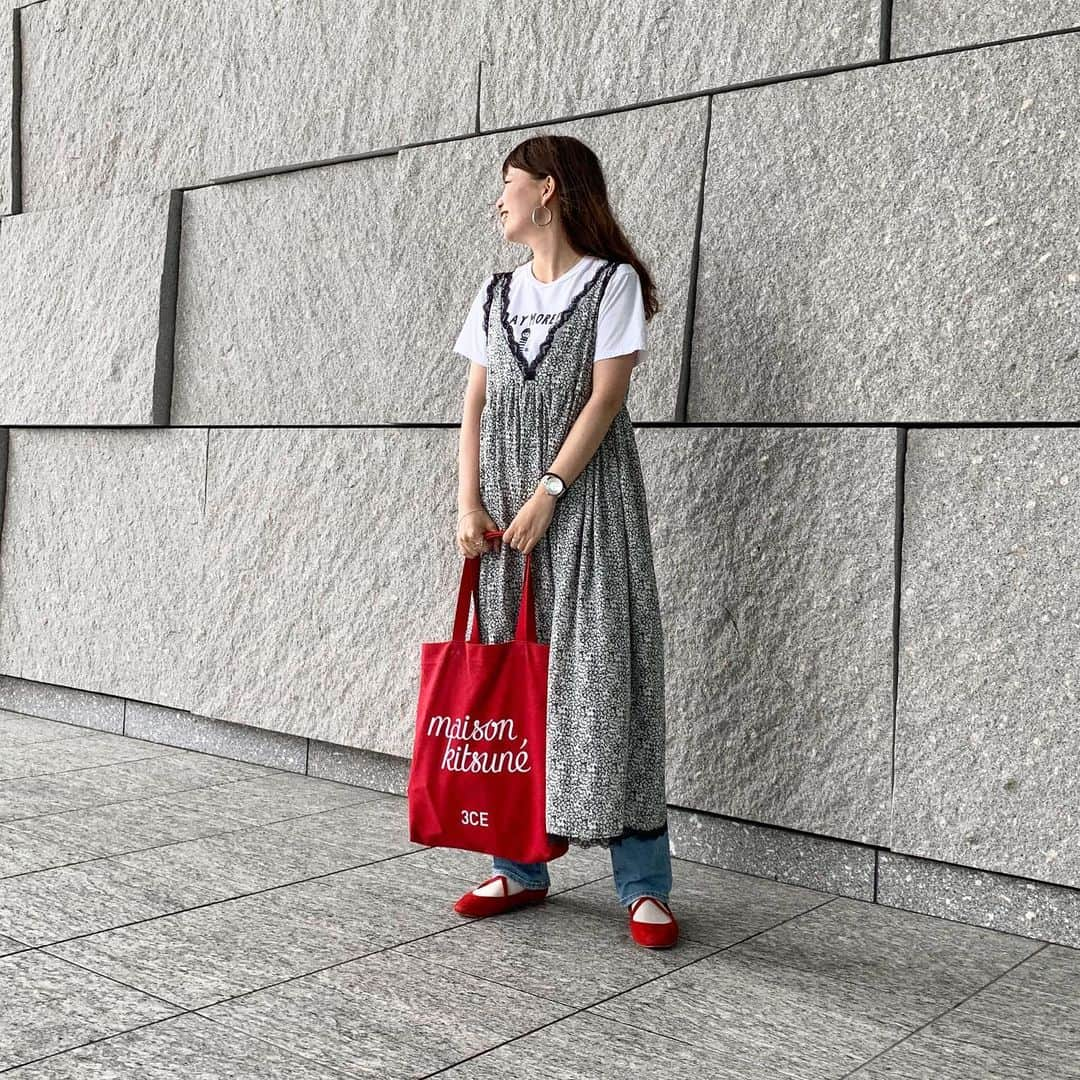 SHOPLIST.com by CROOZさんのインスタグラム写真 - (SHOPLIST.com by CROOZInstagram)「後姿も可愛いVネックのレースワンピースが主役🦄 夏はタンクトップで合わせたい！🌈 . ------------------------------ ▽トップス #縁取りレース花柄ジャンパースカート #coca . ▽ピアス #ヴィンテージ風フープピアス #creamdot  商品はタグ付けからCHECKしてね🕊 ------------------------------ .  #SHOPLIST #SHOPLISTA #LiSTA #ショップリスト #ショップリスタ #shoplist_ootd #プチプラ #プチプラコーデ #インスタコーデ  #プチプラコーディネート #着まわしコーデ #インスタファッション #コーデ #コーディネート#fashion #outfit #ootd #code #coordinate #コカ #クリームドット #ワンピースコーデ #花柄ワンピース #カジュアルコーデ #バレエシューズコーデ @shoplist_official」7月15日 21時01分 - shoplist_official