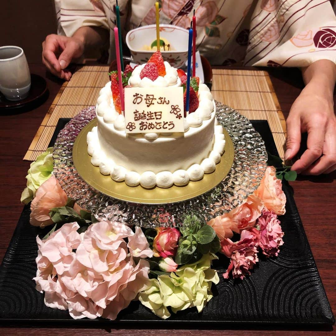 大関れいかさんのインスタグラム写真 - (大関れいかInstagram)「. お母さんの誕生日に今年も京都旅行のプレゼント☀️ 1泊2日女子旅まじ最高だった。 京都やはり素晴らしい〜 舞妓さんに会えなかったけど😭 やっぱ日本って最高〜 お母さんも喜んでくれてハッピー！ ご飯も美味すぎたし温泉も最高だしお酒も激ウマだし 朝から2人で飲んで、飲んべえ親子でしたとさ🍶 お母さんおめでとう㊗️ いつもありがとう！一生死なないで！！ #誕生日旅行#京都#旅館 #birthday#trip#kyoto」7月15日 21時13分 - _reikaoozeki