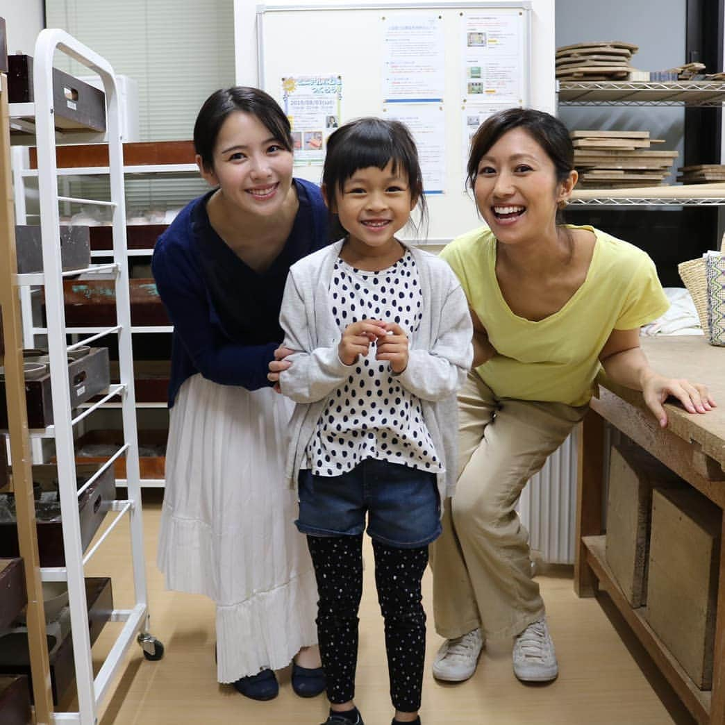 玉木碧さんのインスタグラム写真 - (玉木碧Instagram)「昨日の陶芸 @toukito_tougei 🥰  また涼ちゃんに会えたー❤️ 陶芸＋涼ちゃんで最高の癒し😍  今回は大皿を作りました💡 割れませんように🙏  今日の #テレ朝夏祭り は #仮面ライダージオウ と #騎士竜戦隊リュウソウジャー の映画制作発表という事で大人の方も沢山！ ちょっと大人向けなあおいおねえさんでした👩笑  #陶芸 #酒井千佳 さん #トウキト #toukito #癒し #習い事 #趣味 #セントフォース #フリーアナウンサー #玉木碧」7月15日 12時13分 - tamaki_aoi.official