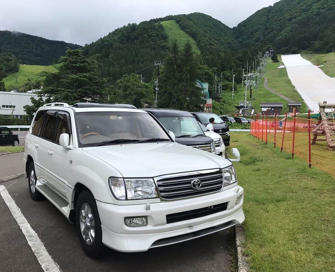 ミノルクリスさんのインスタグラム写真 - (ミノルクリスInstagram)「Summer vacation in nozawa spa resort. #landcruiser100  #landcruiser  #nozawaonsen  #ランクル100」7月15日 12時14分 - djminoruchris