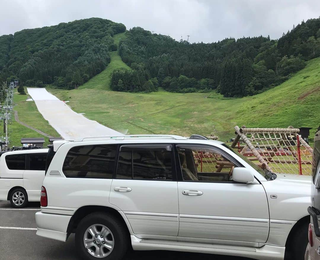 ミノルクリスさんのインスタグラム写真 - (ミノルクリスInstagram)「Summer vacation in nozawa spa resort. #landcruiser100  #landcruiser  #nozawaonsen  #ランクル100」7月15日 12時14分 - djminoruchris