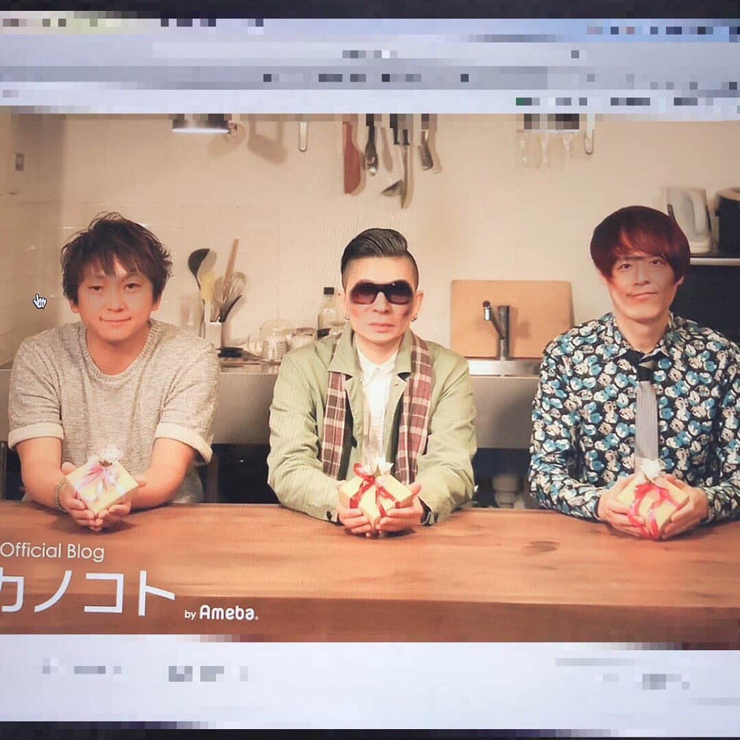 のインスタグラム：「今日の写真、 ちょっと思い立って顔を入れ替えてみました。 @susumu_nishikawa_5 @kab_kairakudo @hds164 #イツカノオト #西川進 #KAB. #コバヤシヒロシ #ツインボーカル #ボーカル #シンガー #シンガーソングライター #ギタリスト #ギター #顔入れ替え #シェアワセ #happy #smile #love #loveu #sherethelove #guitarist #guitar #twinvocal #vocal #singer #singersongwriter #バンド  #ヒロシの幼い感とカブの怪しい監督感が思いの外すごい」