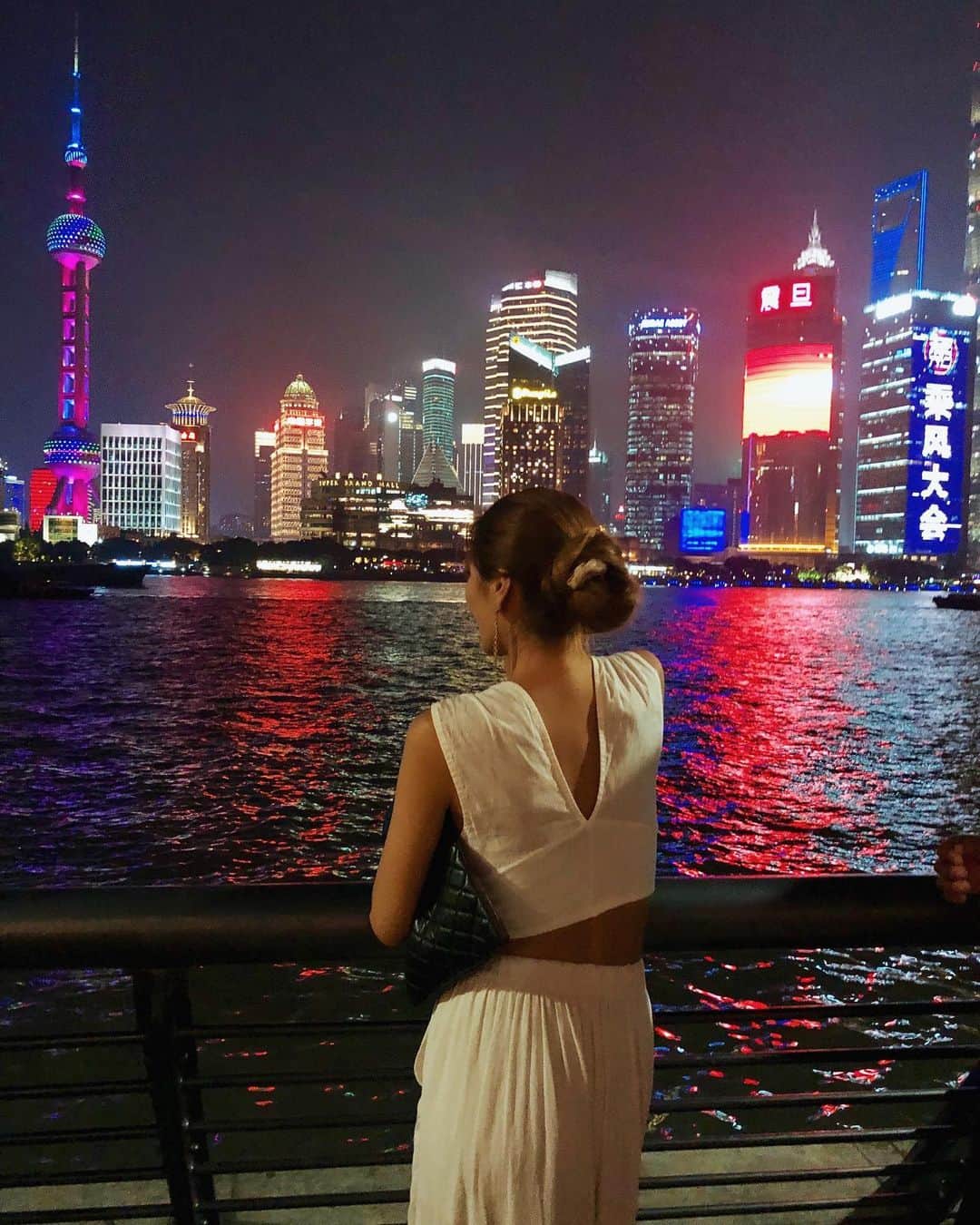 宮崎沙矢加さんのインスタグラム写真 - (宮崎沙矢加Instagram)「I 💗SH so much What a amazing views n such beautiful days💕💕💕 . . . #sh #shanghai #shanghaitower #beautiful #nightview #space #picoftheday #pic #上海 #上海タワー#中国」7月15日 12時17分 - sarah___audrey