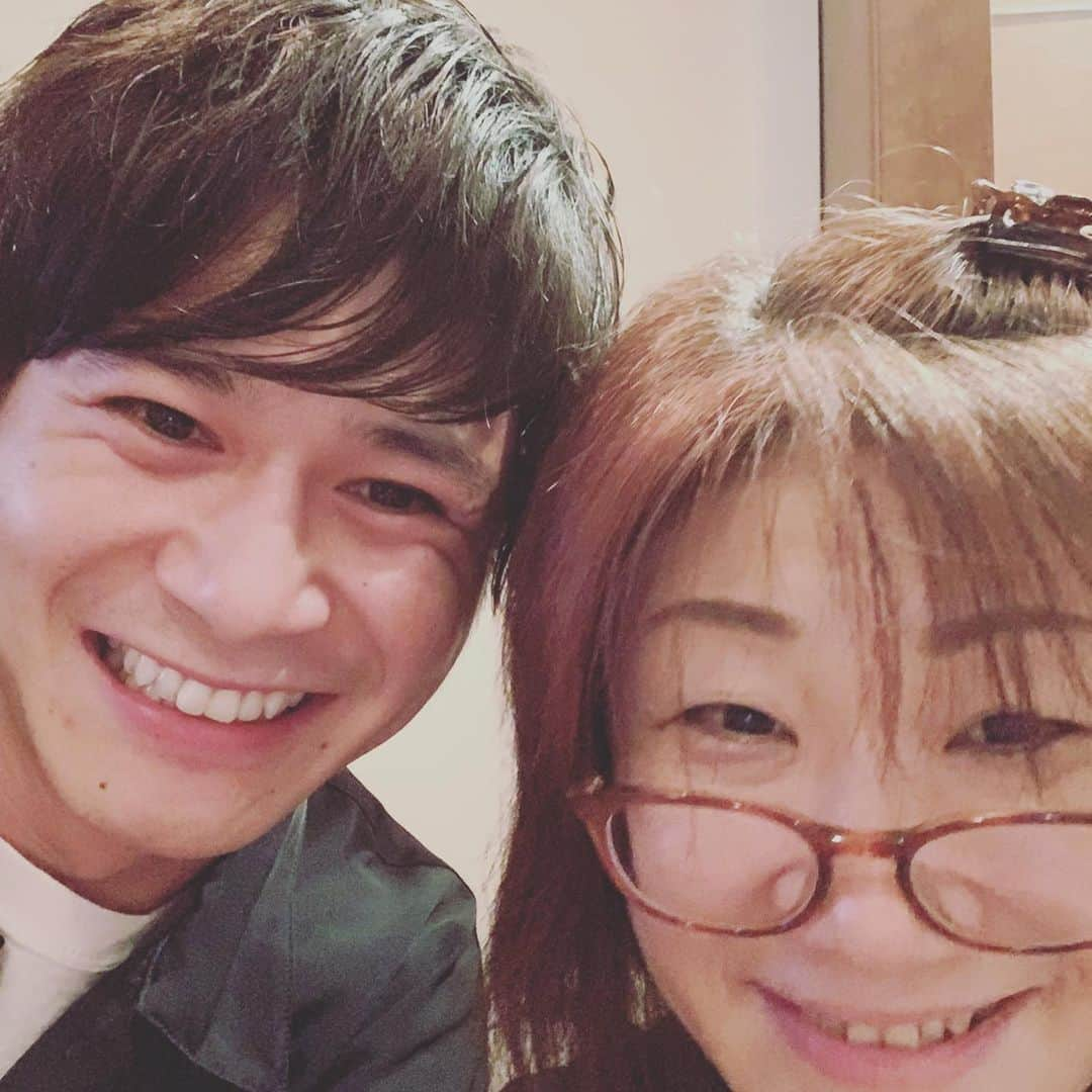 多田智佑さんのインスタグラム写真 - (多田智佑Instagram)「使とる 使とる 3人でプレゼントしたやつ 美味しいお酒と楽しい空間と綺麗な空気  #笑と婆deminee  #いつもありがとう」7月15日 12時22分 - tottotada