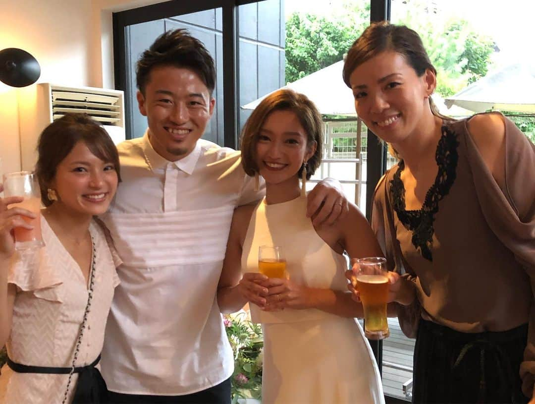 矢野良子さんのインスタグラム写真 - (矢野良子Instagram)「アスリートの友人の結婚式  素敵なお式でした✨  @shingomaeda_official  @hitomi_a  おめでとう〜🎉 . ＃アスリート#ウエディング#仲間#family#athlete  #アメフト#ラグビー#バスケ #3x3#スポーツで繋がる輪  #おめでとう #アスリートと繋がりたい」7月15日 12時24分 - ryo_yano12