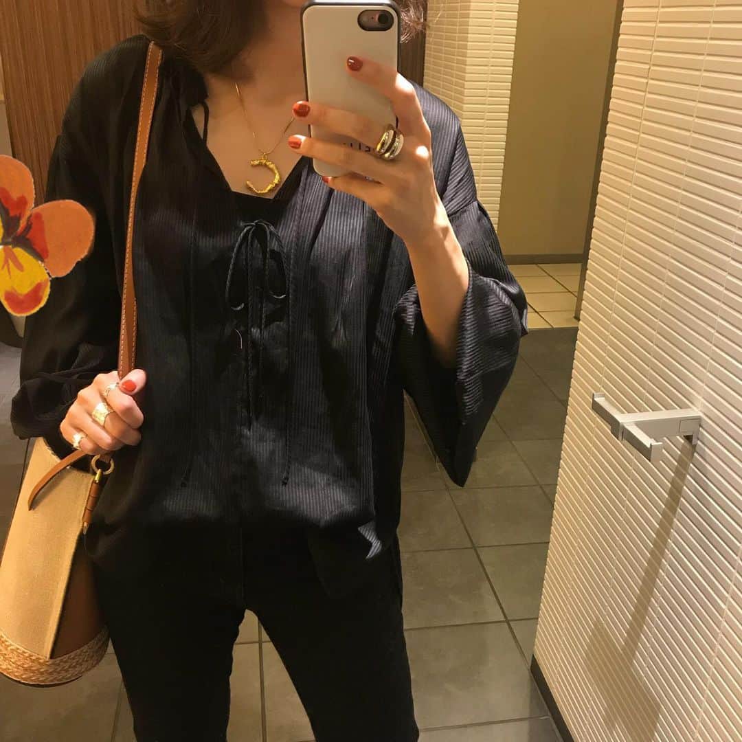 liiiiche23のインスタグラム：「・ ・ ようやくアラジン見てきた🎬 むーっちゃよかった🧞‍♂️🧞‍♂️ そして髪切りました✂︎ 久々に短めなのでドキドキしてます💓笑 ・ ・ #code #coordinate #fashion #ootd #outfit #outfitoftheday #dailylook #dailylook_japan #instagood #instafashion #instalook #stunninglure #スタニングルアー #loewebag #loewe #ロエベ #inmood #pluie #pluiehair #pluietokyo #プリュイ」