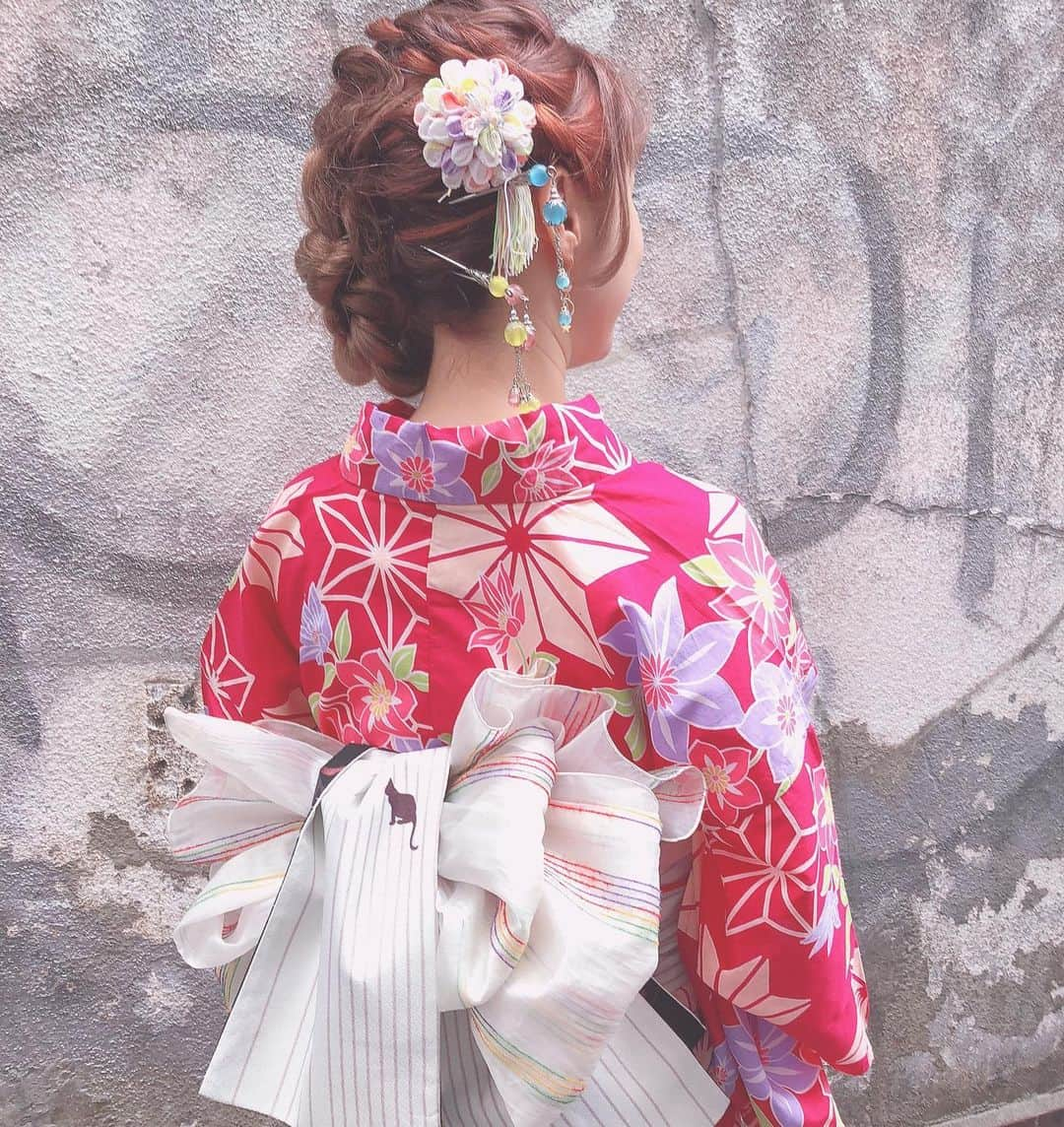 たかはしゆいさんのインスタグラム写真 - (たかはしゆいInstagram)「・ 先日お仕事で浴衣きましたぁ🌸 ・ 毎年着たい着たい！ と思いつつ、着る機会もなく久しぶりに着てテンション上がったぁ😍😍😍 ・ 夏ってかんじ❤️ ・ お家に浴衣あるし今年こそは プライベートでも着れたらいいなぁ！ ・ #日本の夏 #浴衣 #背筋伸びる #浴衣着ると姿勢が良くなる #浴衣着るとテンションあがる #たかはしゆい」7月15日 12時38分 - t.yuirin