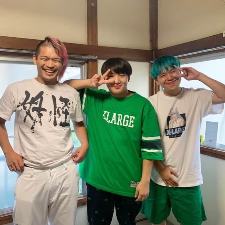 相馬トランジスタのインスタグラム：「がーどまんが遊びにきた。服をくれた。いい後輩だ。」