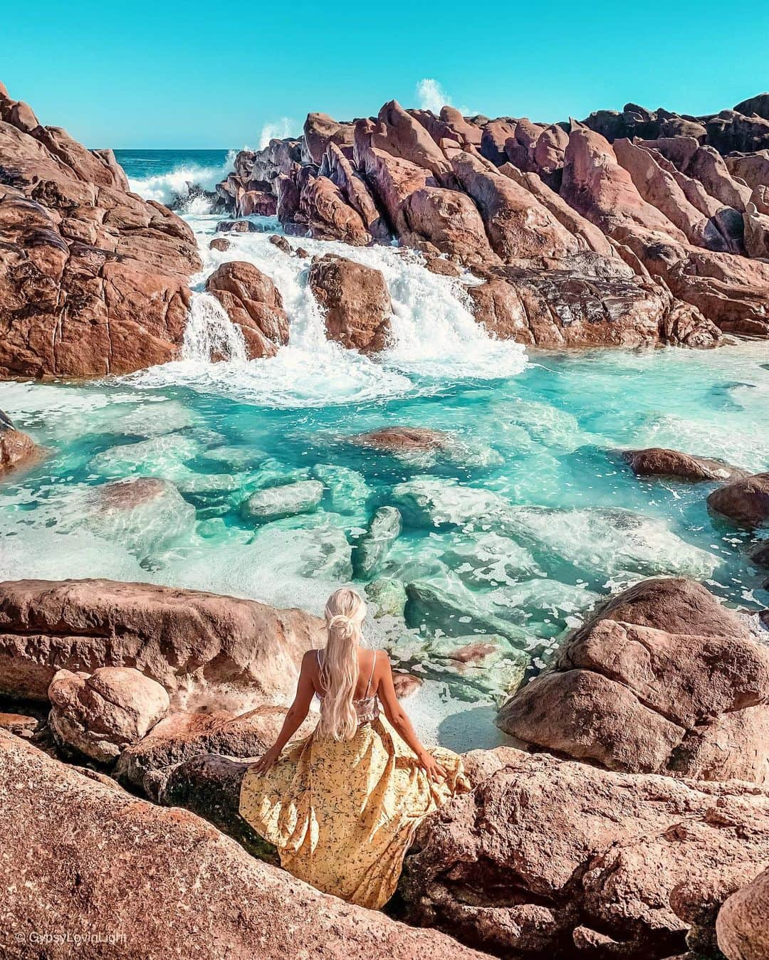 さんのインスタグラム写真 - (Instagram)「Can you believe this is our winter? It’s been all sunshine, blue skies and amazing surf the past couple of days☀️🌊 . We spent the afternoon lazing on the rocks at the Injidup Natural Spa soaking up as much winter sun as possible. I love that this incredible location is just 10 minutes from our favorite place to stay @smiths_beach_resort 🙏🏼 . Enjoying some family time celebrating @bobbybense birthday week exploring beautiful @margaretriver wearing lovely @tysadesigns 💛 . Check out my story highlights for all the video footage of this awesome spot 🌊 and all the adventures to come 🐋 . 📸 @bobbybense . #smithsbeachresort #smithsbeach #margaretriver #visitmargaretriver #australiassouthwest #injidupnaturalspa #injidup #spa #naturalspa #seeaustralia #justanotherdayinwa #thisiswa #australia #wonderful_places #earthpix #earthfocus #beautifuldestinations #beachesnresorts #shotoniphone」7月15日 13時15分 - helen_jannesonbense