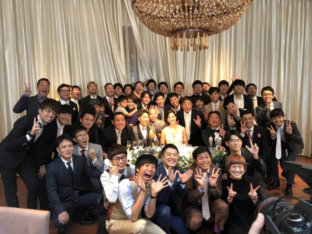 守谷日和さんのインスタグラム写真 - (守谷日和Instagram)「秋山さん塚本アナウンサーさんの結婚披露パーティーでした。色々な想いはたくさんあります。まだまだ人生は続く。想いはまたいつか。余興もしました。自分は置いといて余興メンバー豪華すぎ。僕の余興部分冒頭１分と山名から相方秋山さんへの手紙。７割僕の話でした。複雑です。ありがとうアキナ。お幸せに！  #秋山さんも最後新郎の挨拶の時僕の話してた #感動なんもせん #ありがとう」7月15日 13時20分 - moriyabiyori