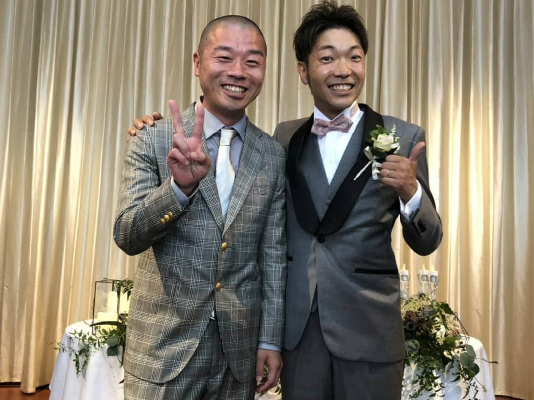 守谷日和さんのインスタグラム写真 - (守谷日和Instagram)「秋山さん塚本アナウンサーさんの結婚披露パーティーでした。色々な想いはたくさんあります。まだまだ人生は続く。想いはまたいつか。余興もしました。自分は置いといて余興メンバー豪華すぎ。僕の余興部分冒頭１分と山名から相方秋山さんへの手紙。７割僕の話でした。複雑です。ありがとうアキナ。お幸せに！  #秋山さんも最後新郎の挨拶の時僕の話してた #感動なんもせん #ありがとう」7月15日 13時20分 - moriyabiyori