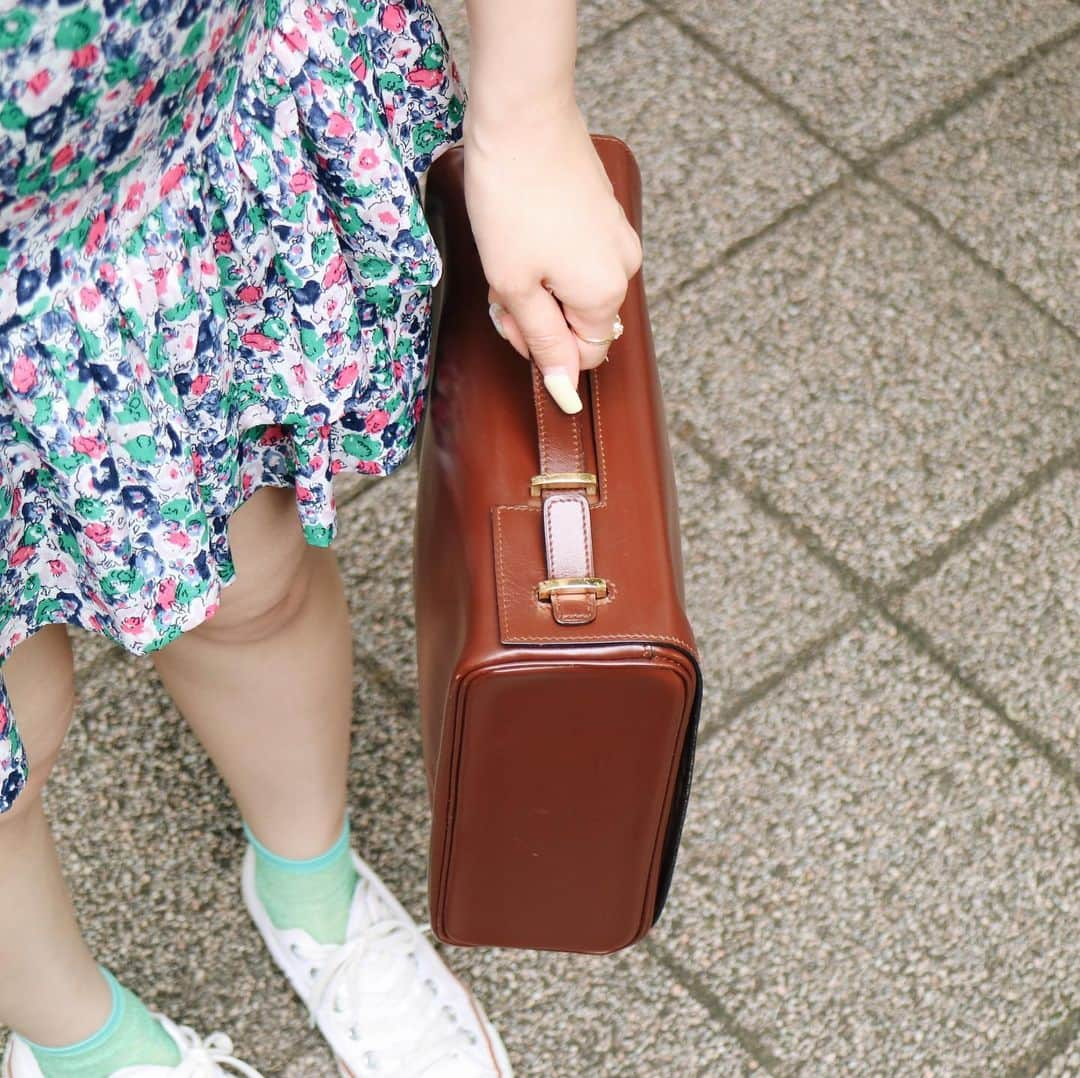 Vintage Brand Boutique AMOREさんのインスタグラム写真 - (Vintage Brand Boutique AMOREInstagram)「80s’ HERMES Vintage box bag from 1985 #hermesvintagebag Free Shipping Worldwide✈️ DM for more information ≫ ≫ ≫✉️ info@amorevintagetokyo.com  #ヴィンテージ #エルメス  #ヴィンテージエルメス #ヴィンテージブランドブティック #アモーレ #アモーレトーキョー #表参道 #青山 #東京 #hermes #vintage #vintageHermes #hermesvintage#amoretokyo #amorevintage #vintageshop」7月15日 13時26分 - amore_tokyo