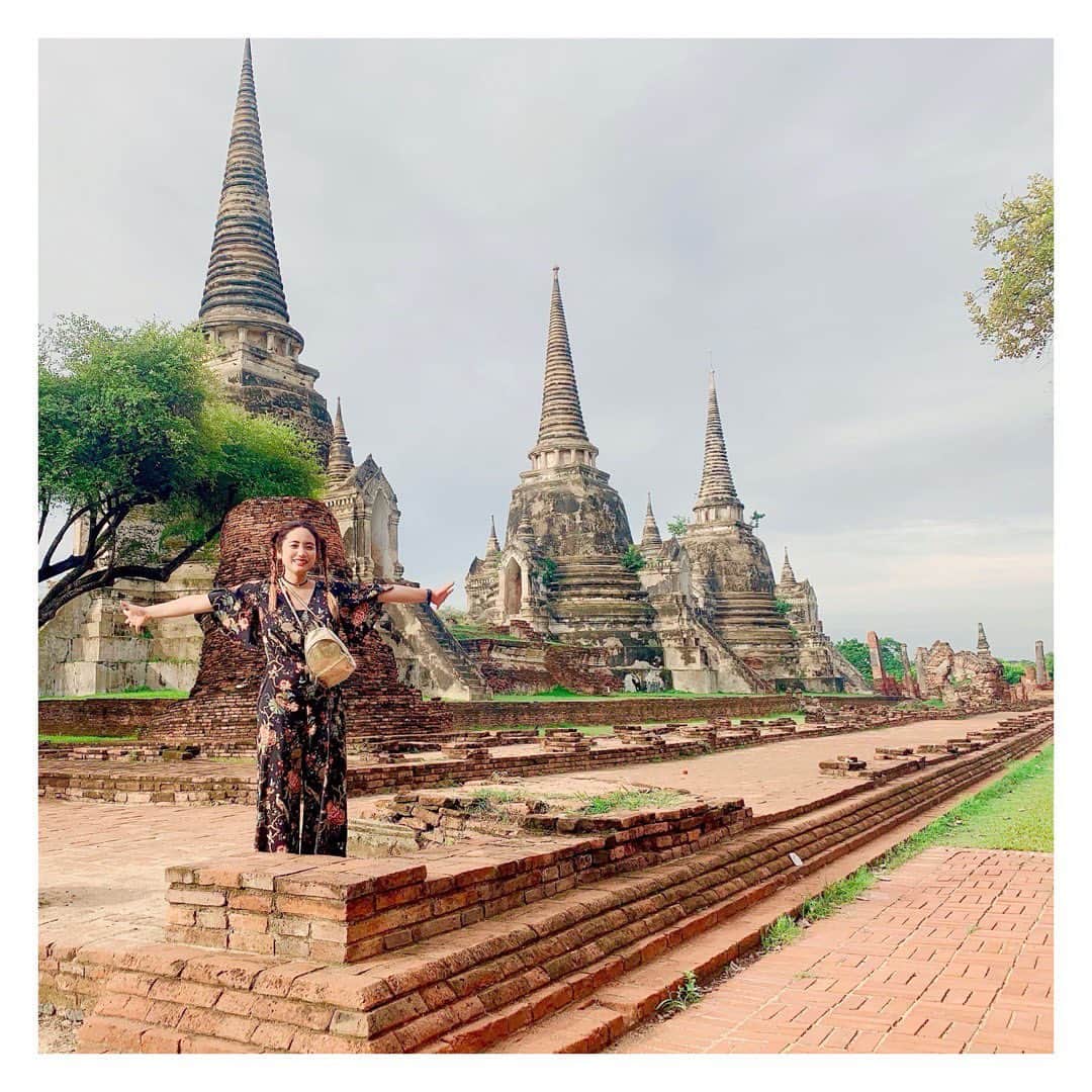 吉村遙さんのインスタグラム写真 - (吉村遙Instagram)「今日天気良いね✨ そろそろタイ旅行の写真を 大量にアップしていきタイよう🤞🌞💕 - 20歳の頃から行きたかったアユタヤ！ 災害で何度か旅行が中止になり、 やっと念願叶って行けました！！ - #🇹🇭#thailand#thailandtrip#watprasrisanphet#ayutthaya#ayutthayatrip#タイ旅行#アユタヤ遺跡#ワットプラシーサンペット#タイで最も重要な#王宮#遺跡#お元気お姉さんず#女子旅#遺跡巡り#旅行好きな人と繋がりたい」7月15日 13時34分 - harupi1019