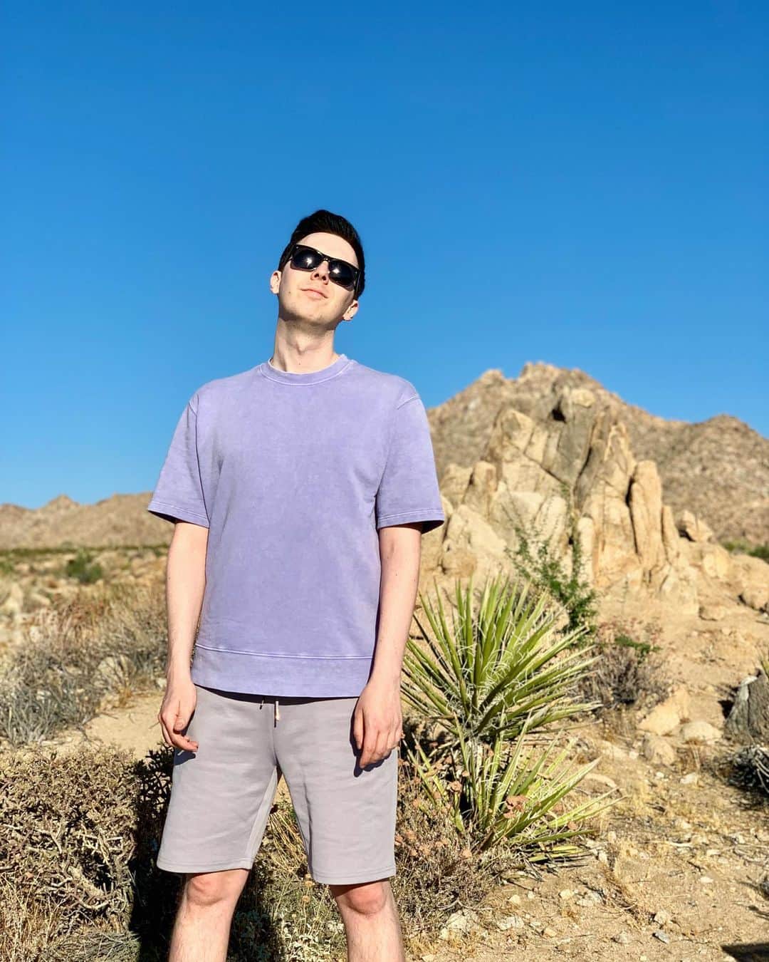 フィル・レスターのインスタグラム：「Lilac lad」