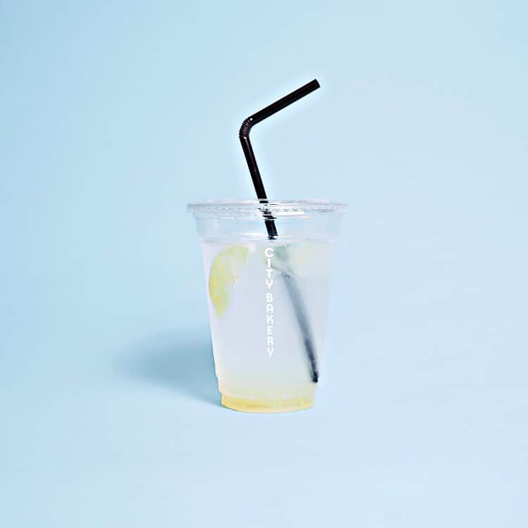 吉祥寺PARCOのインスタグラム：「キュッとつめたいレモネード🍋﻿ ﻿ いつもコーヒーばかりなので﻿ たまにはレモネード！﻿ ﻿ THE  CITY  BAKERYのレモネードは﻿ 甘酸っぱく、すっきりしていて﻿ すごく飲みやすいのです🌿﻿ ﻿ ふっと一息つきたい時や﻿ なにか作業するときのお供、﻿ おしゃべりのお供にぴったり。﻿ ﻿ くぅ〜っとリフレッシュ🤸🏻‍♀️❕﻿ ﻿﻿﻿﻿ ﻿﻿﻿ 〜〜〜﻿﻿﻿﻿﻿ 掲載アイテムは・・・﻿﻿﻿﻿﻿ ﻿﻿﻿﻿﻿ 1F THE  CITY  BAKERY（ザ シティ ベーカリー）﻿ ﻿﻿﻿﻿﻿ でお買い求め頂けます。﻿﻿﻿﻿﻿ 〜〜〜﻿﻿﻿﻿﻿ ﻿﻿﻿﻿﻿」