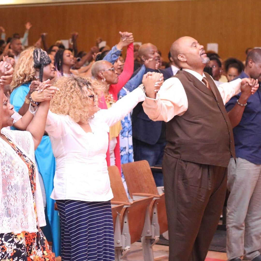 エリカ・キャンベルさんのインスタグラム写真 - (エリカ・キャンベルInstagram)「Beautiful day at @caliworship today!  From praise and worship to A pure celebration moment! 3 baby christening’s love and laughs and lots of Jesus!!! Love my church @warryncampbell pictures by @nicolette.carney」7月15日 14時13分 - imericacampbell