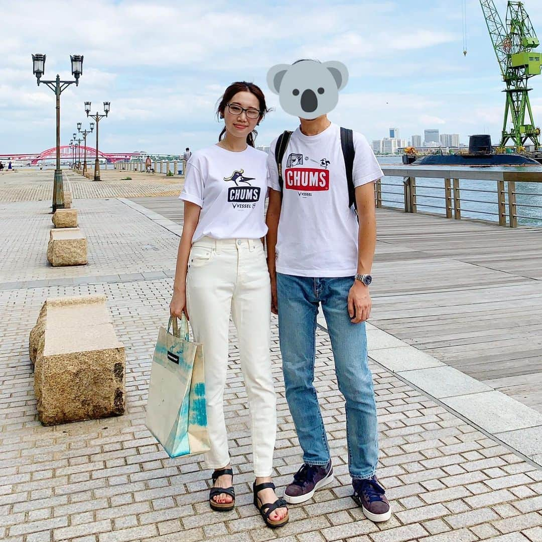 momo8631さんのインスタグラム写真 - (momo8631Instagram)「2019.07.15 今日のコーデ！ . Tops:#visselkobe & #chums のコラボTシャツ Denim:#yanuk  shoes:#birkenstock bag:#frtg . 夫が去年買ったヴィッセルとchumsとのコラボTシャツが可愛くて借りました。でも夫が着ている今年バージョンも可愛いので、こちらも有り難く借りようと思います🙄 ...... #fashion #ootd #locari #summer #simple #ファッション #コーデ #オールホワイト #ftrg_today #夫がコアラなのは気にしないで🙄」7月15日 14時22分 - momo8631