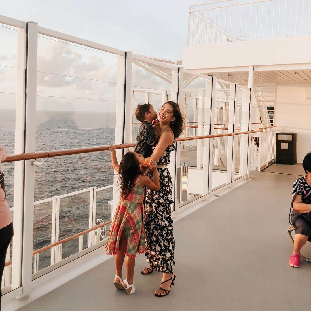 Jennifer Bachdimさんのインスタグラム写真 - (Jennifer BachdimInstagram)「We love to remember back our time in Hong Kong ❤️ Especially our time on board at the World Dream Cruise 🚢 it was really amazing! Beautiful memories made! Make sure to watch our vlog now (direct link in my bio) @dreamcruiseline #WorldDream #teamBachdim #discoverHongKong #HongKong」7月15日 14時17分 - jenniferbachdim