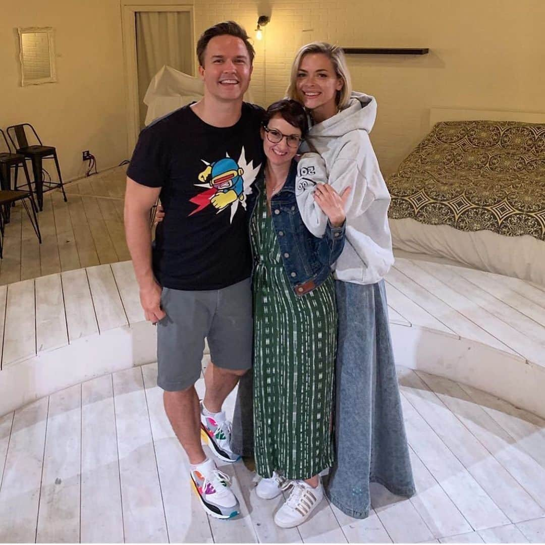 ジェイミー・キングさんのインスタグラム写真 - (ジェイミー・キングInstagram)「Hart of Dixie LOVE ❤️ Y’all we are SO proud of Scott Porter and the entire company who gave us the most intimate, riveting show of #thelast5years - Scott’s phenomenal performance is beyond words. He is flying high in this play- DO NOT MISS IT! 2 more weeks added! Get tickets 🎫 ASAP!  I will say it was extraordinarily difficult to be so close to the actor that I was so deeply in love with as Lemon without every nuance hitting me in my heart and as Jaime, your homie- I felt every palpable moment note and movement in my soul. Blessed to be in a Leila Gerstein sandwich 🥪 Our bad ass brilliant writer creator and show-runner who gave us the #best4years living in the bliss of Bluebell and bringing to life her complex and dynamic world. A world where we made many many happy ❤️ and a real life family. #longlivethehart #thelast5years #actorslife #love #showup」7月15日 14時20分 - jaime_king