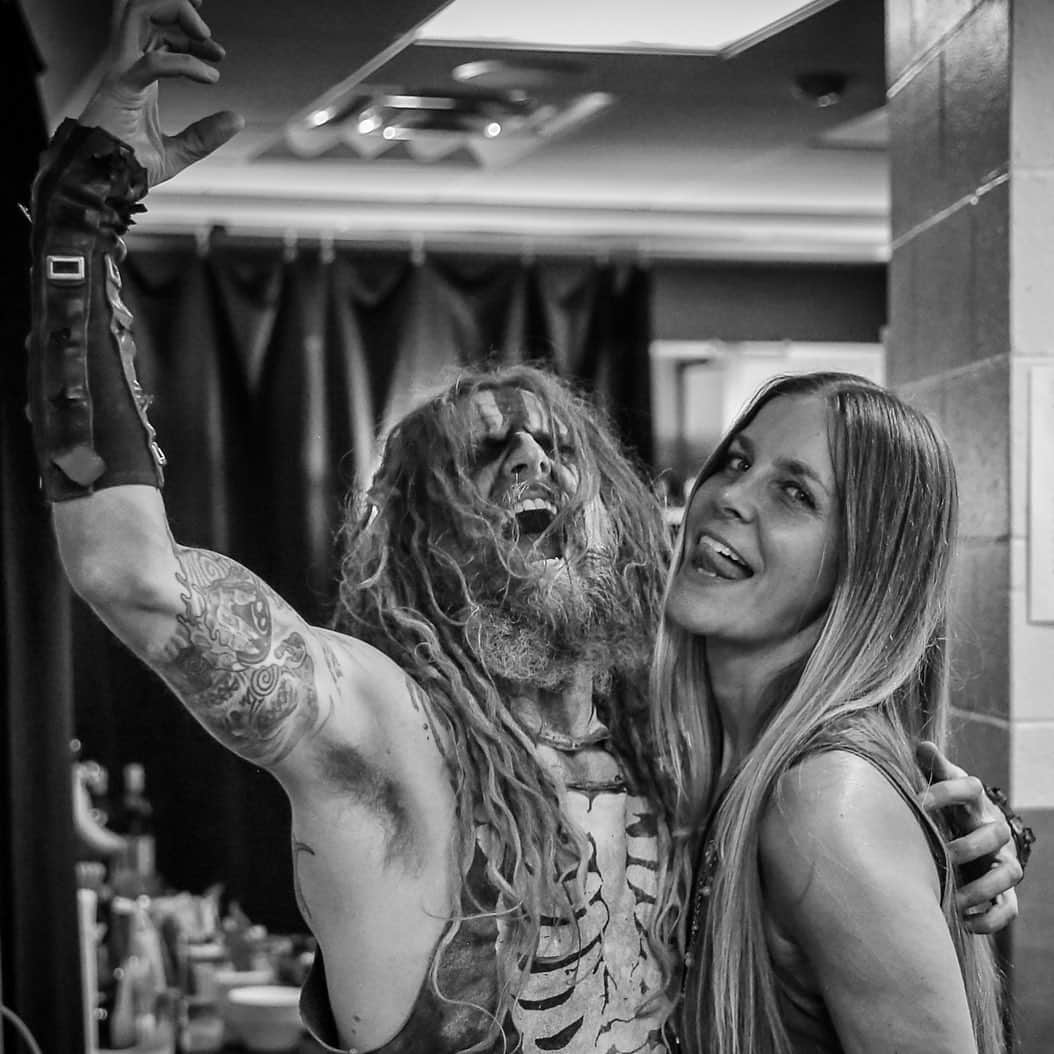 ロブ・ゾンビのインスタグラム：「Backstage with @sherimoonzombieofficial right before the show tonight! Good times! 🔥#robzombie #sherimoonzombie #twinsofeviltour2019 #robfennphotography」