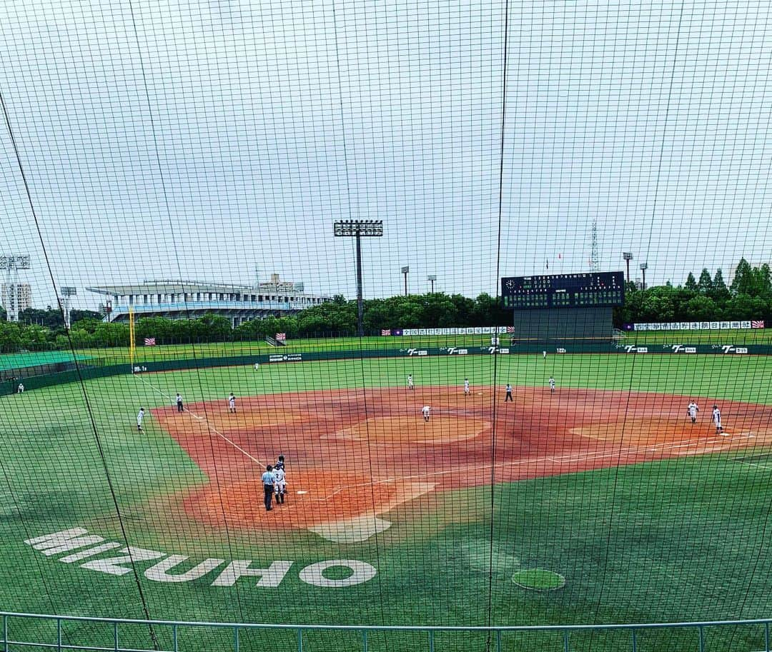 濱田隼さんのインスタグラム写真 - (濱田隼Instagram)「今日は パロマ瑞穂野球場 にて、高校野球の実況でした。 . 高校野球好きだなぁー。 . 最後のアウトまで全員が笑顔で 試合終了の瞬間、悔しそうな顔… 打ち始めたら、止まらなくなる打線。 ポーカーフェイスのピッチャーに 大声を出し続けるキャッチャー。 などなど . 今年の愛知大会も 熱いドラマが、たくさんあります！ . . #高校野球 #愛知大会 #パロマ瑞穂野球場 #メーテレ #アナウンサー #濱田隼」7月15日 14時46分 - shun_hamada_nbn