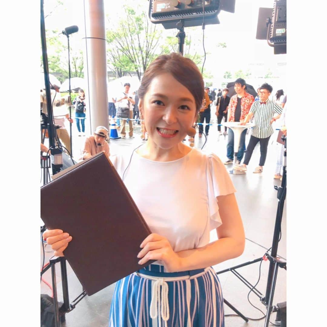 小野口奈々さんのインスタグラム写真 - (小野口奈々Instagram)「・ 土曜日のパンナマは、博多駅のメイン会場で 「名付けまショー」第2弾を担当😊 パンブーのお二人と中上さんが お店の新商品やサークルの名前など 何でも名付けちゃうこのコーナー‼️ 只今、名付けて欲しいもの募集中です🙋‍♀️ (応募が少ないそうです😂) メイン会場担当の時は、まつまりさんに メイクをしてもらえるので嬉しい💕 中上さん到着後はさらにメイク室も盛り上がります😆 #パンブーのとりあえずナマ  #今回は高校の同級生が見に来てくれました #名付けまショー  #タイトルコールがいつもうまくいかない #名付けて欲しいもの募集中 #テレq」7月15日 14時52分 - nana0no